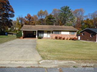 3120 6th Avenue SW, Hickory, NC 28602
