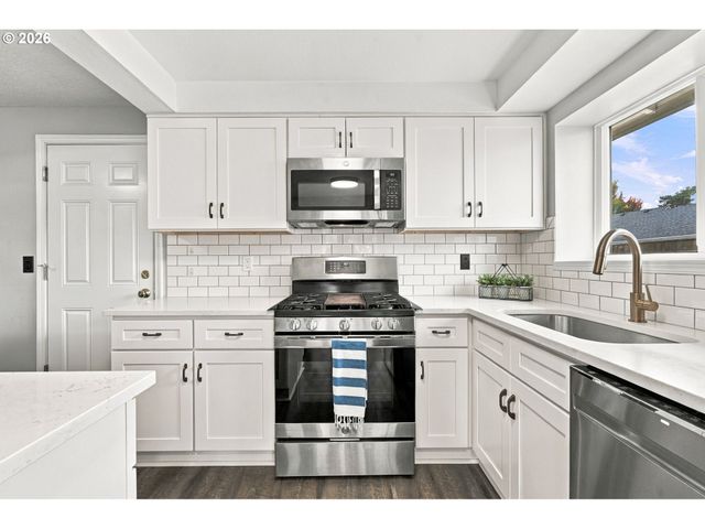 1424 Sw 209TH Ave, Beaverton, OR 97003