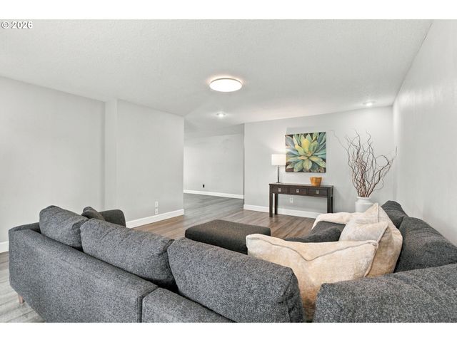 1424 Sw 209TH Ave, Beaverton, OR 97003