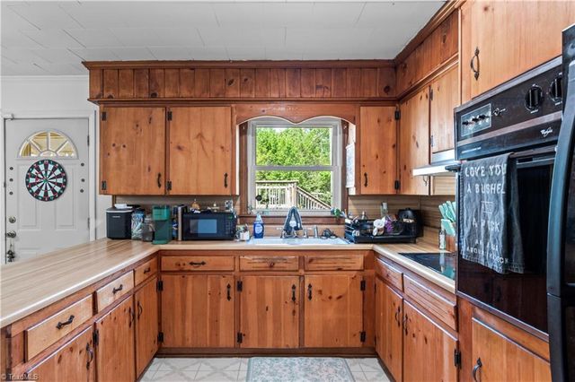 2307 E Green Drive, High Point, NC 27260