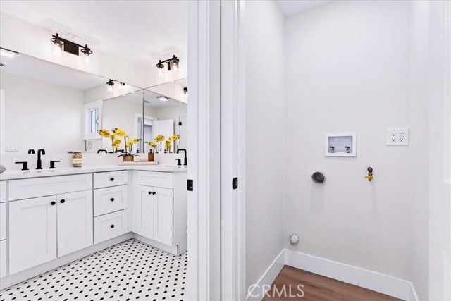 1254 Sanborn Avenue, Los Angeles, CA 90029