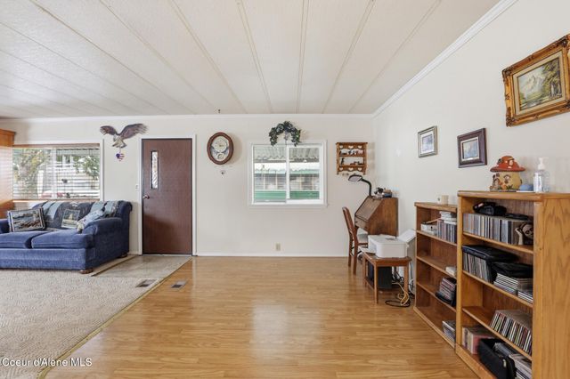 8901 N STARR LOOP, Hayden, ID 83835