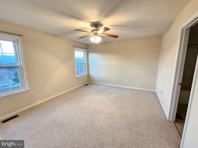 407 STONEWALL ST, Strasburg, VA 22657