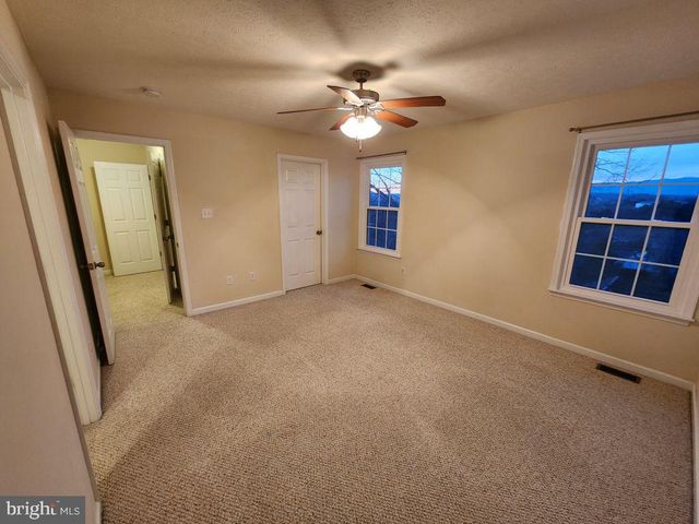 407 STONEWALL ST, Strasburg, VA 22657