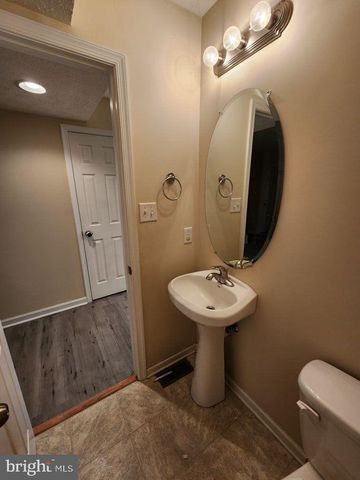 407 STONEWALL ST, Strasburg, VA 22657