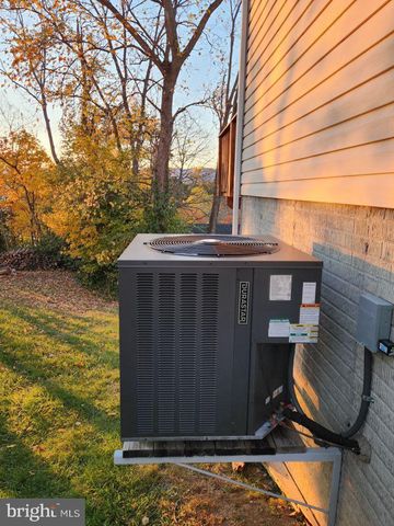 407 STONEWALL ST, Strasburg, VA 22657