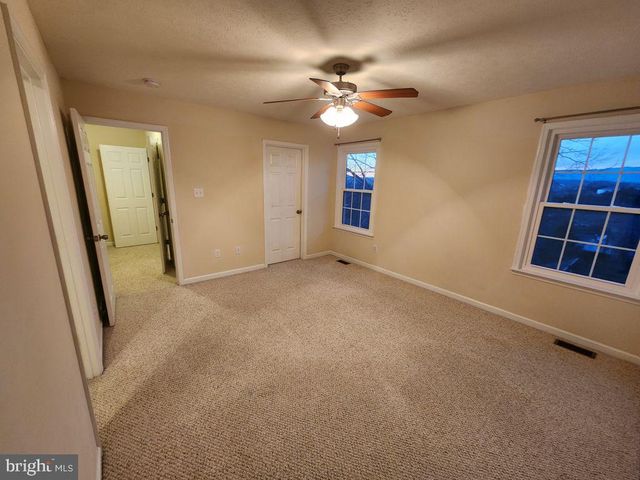 407 STONEWALL ST, Strasburg, VA 22657