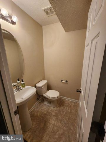 407 STONEWALL ST, Strasburg, VA 22657