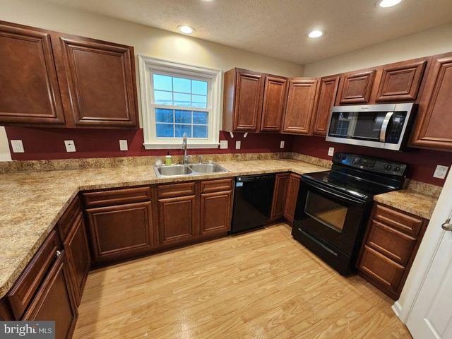 407 STONEWALL ST, Strasburg, VA 22657