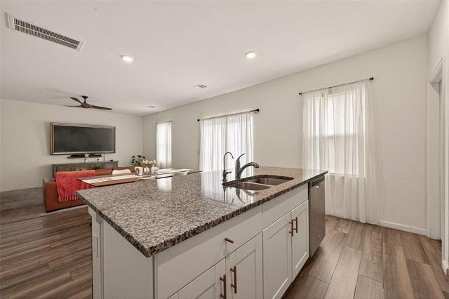 1013 Lacebark Pine Lane, Brookshire, TX 77423