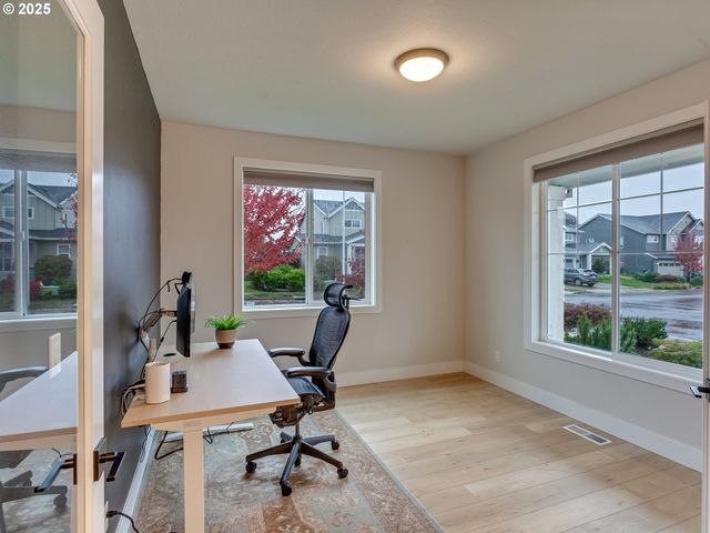 2918 N JUNIPER Dr, Newberg, OR 97132