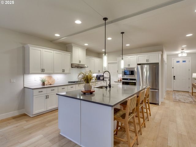 2918 N JUNIPER Dr, Newberg, OR 97132