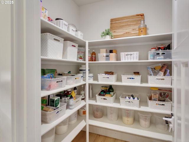 2918 N JUNIPER Dr, Newberg, OR 97132