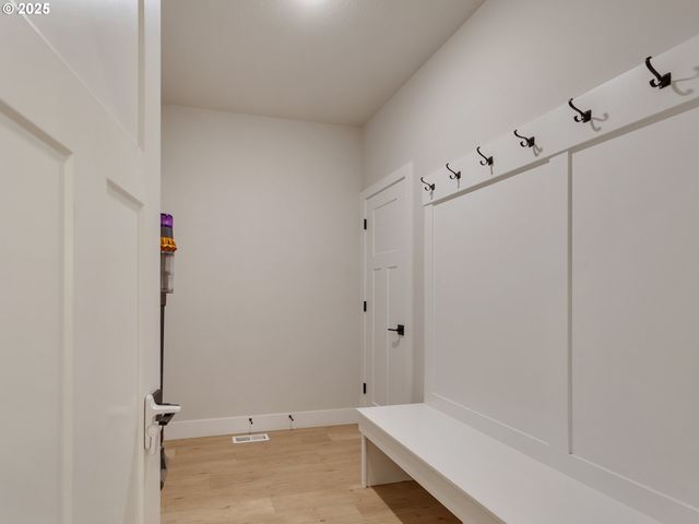 2918 N JUNIPER Dr, Newberg, OR 97132