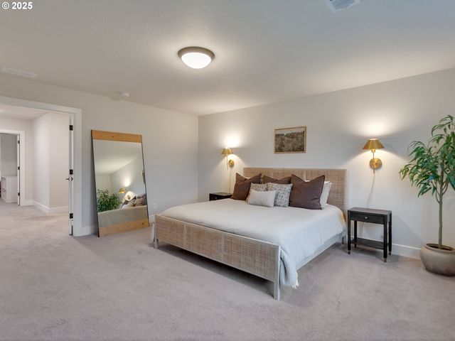 2918 N JUNIPER Dr, Newberg, OR 97132