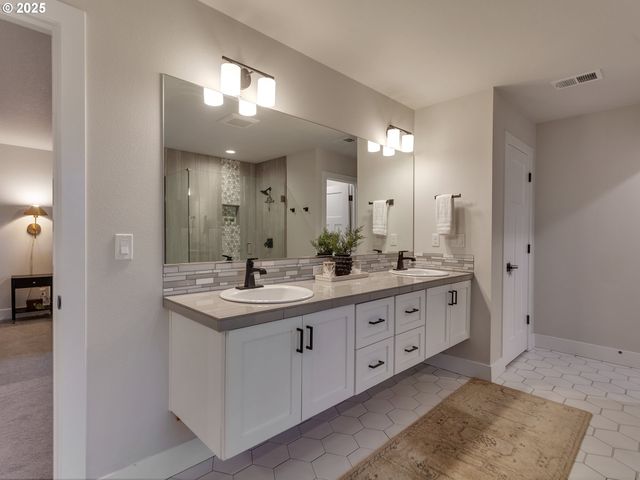 2918 N JUNIPER Dr, Newberg, OR 97132