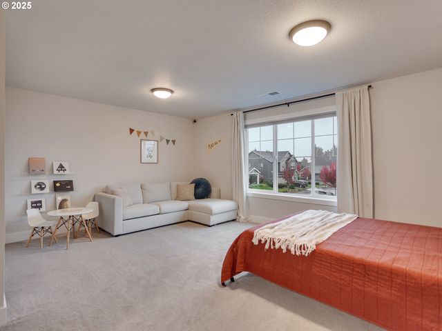 2918 N JUNIPER Dr, Newberg, OR 97132