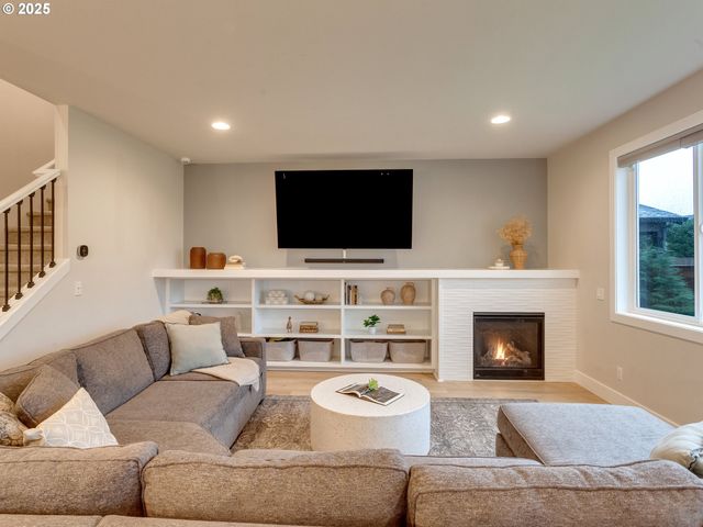 2918 N JUNIPER Dr, Newberg, OR 97132