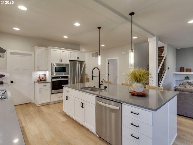 2918 N JUNIPER Dr, Newberg, OR 97132