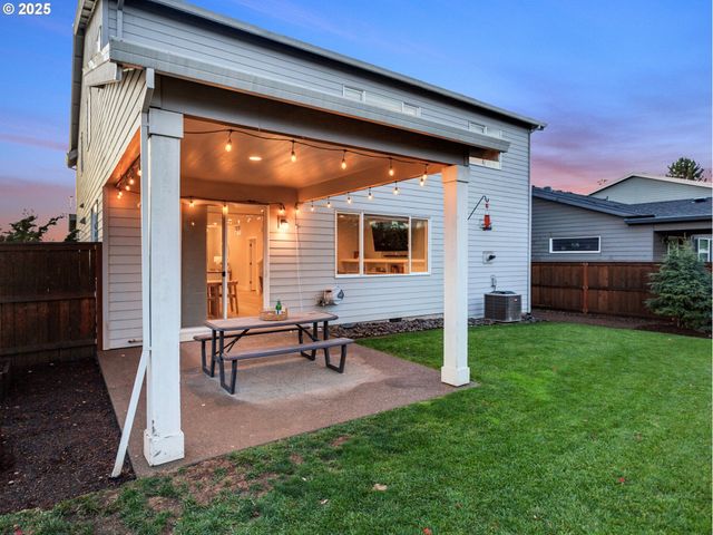 2918 N JUNIPER Dr, Newberg, OR 97132