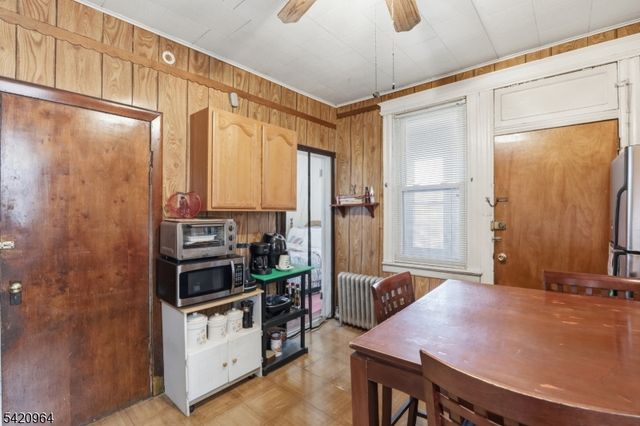 40 Schley St, Newark City, NJ 07112