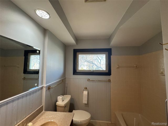 14483 Garden Street, Livonia, MI 48154