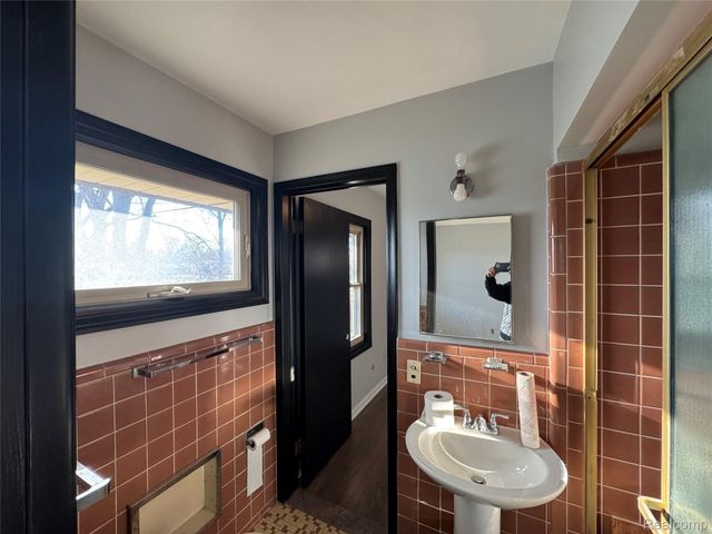 14483 Garden Street, Livonia, MI 48154