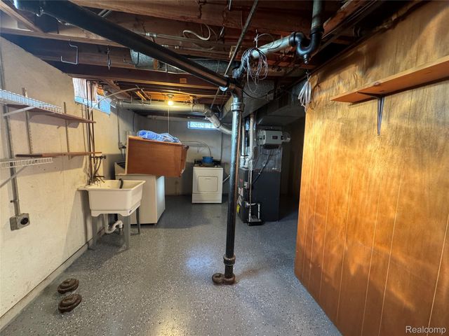 14483 Garden Street, Livonia, MI 48154