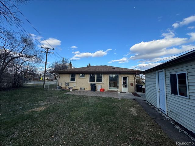 14483 Garden Street, Livonia, MI 48154