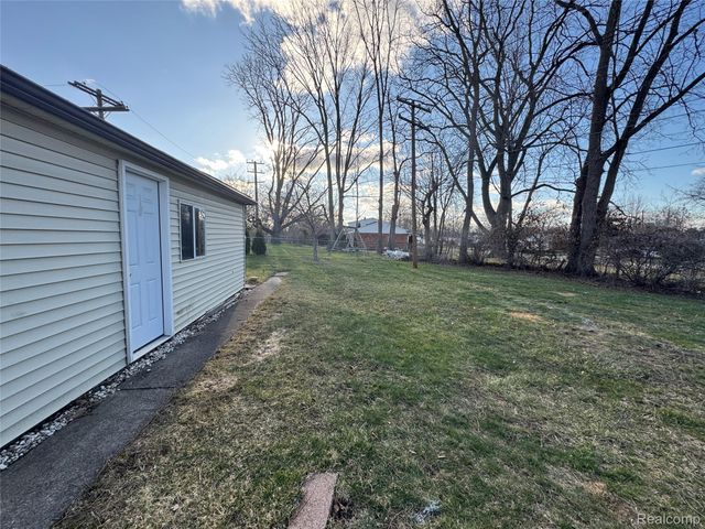 14483 Garden Street, Livonia, MI 48154