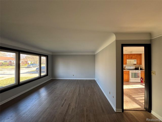 14483 Garden Street, Livonia, MI 48154