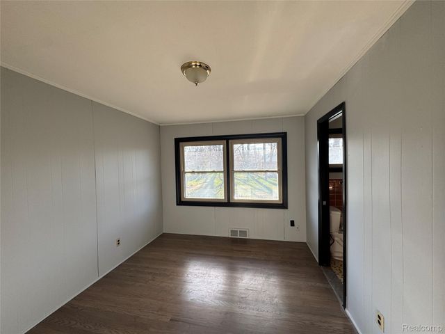 14483 Garden Street, Livonia, MI 48154