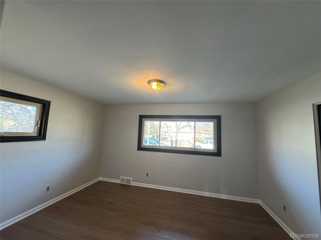 14483 Garden Street, Livonia, MI 48154