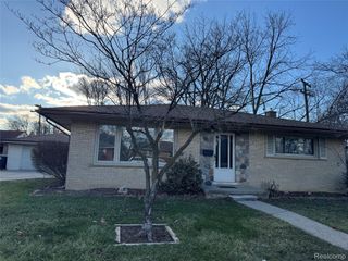 14483 Garden Street, Livonia, MI 48154
