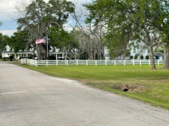 335 Carroll Roads E, Richmond, TX 77469