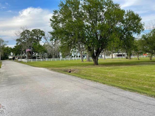 335 Carroll Roads E, Richmond, TX 77469