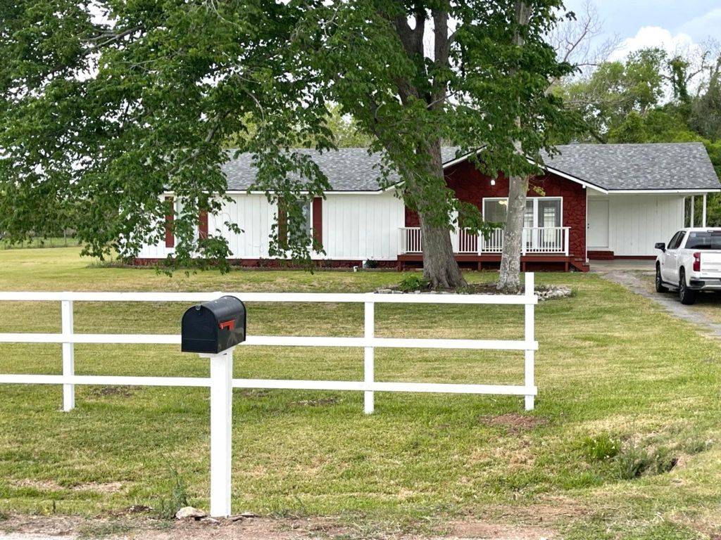 335 Carroll Roads E, Richmond, TX 77469