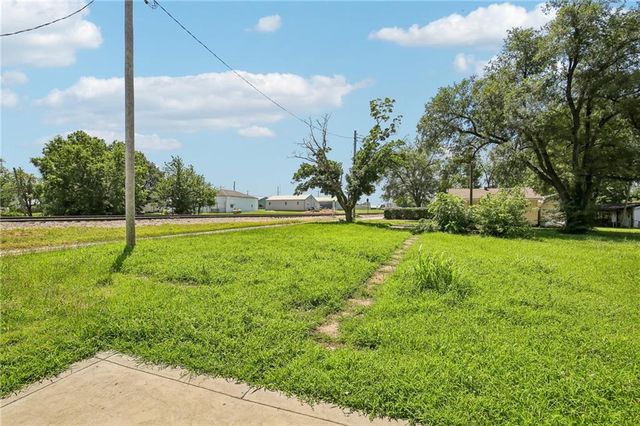 112 W Pine Street, Drexel, MO 64742
