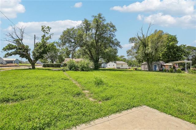 112 W Pine Street, Drexel, MO 64742