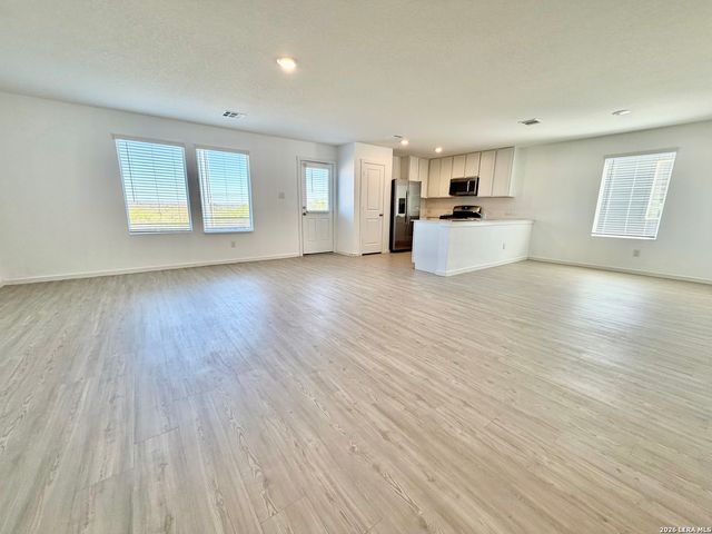 9203 Kinsel Pk, Converse, TX 78109