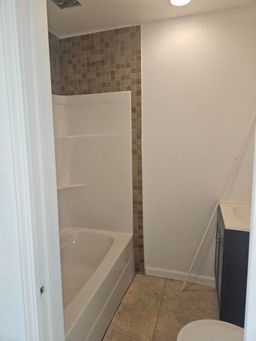 303 N. Prairie St., Leesville, LA 71446