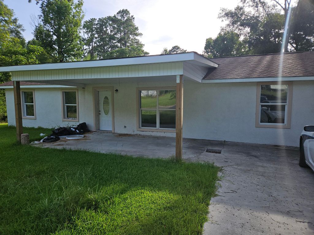 303 N. Prairie St., Leesville, LA 71446