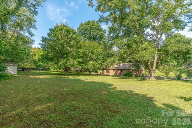 27 Windy Acres Drive, Fairview, NC 28730