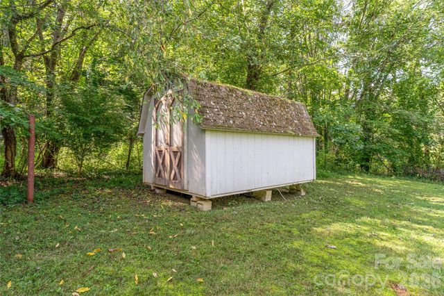27 Windy Acres Drive, Fairview, NC 28730