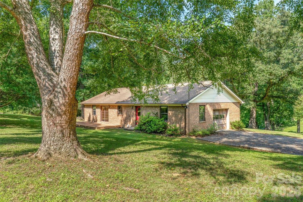 27 Windy Acres Drive, Fairview, NC 28730