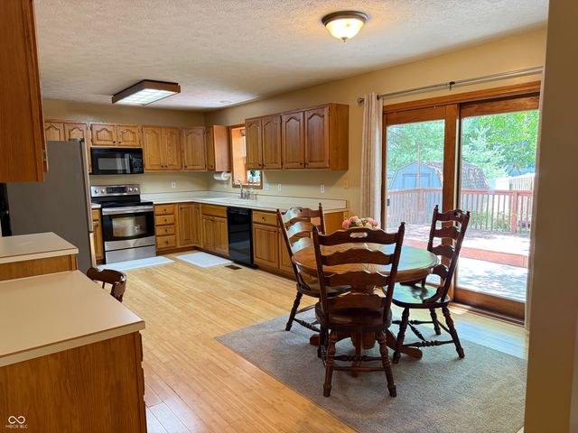 2055 Pinewood Drive, Columbus, IN 47203