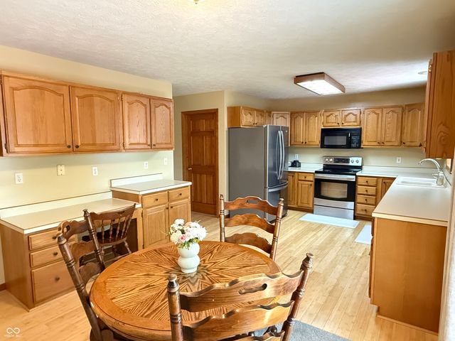 2055 Pinewood Drive, Columbus, IN 47203