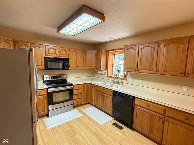 2055 Pinewood Drive, Columbus, IN 47203