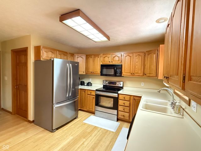 2055 Pinewood Drive, Columbus, IN 47203