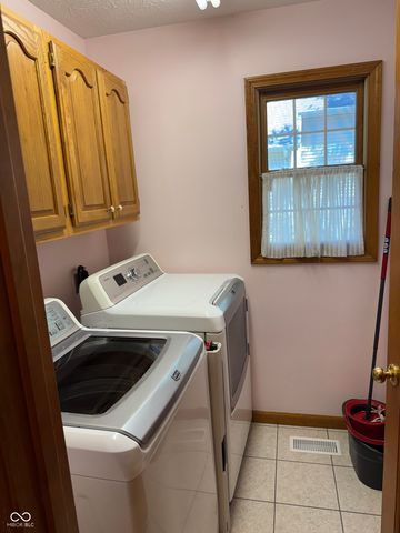 2055 Pinewood Drive, Columbus, IN 47203
